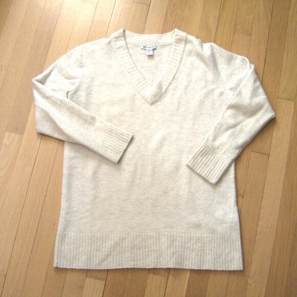 Athleta Westwood V Neck Sweater Size M Cream Merino Wool Blend Ribbed Trim - Picture 2 of 10